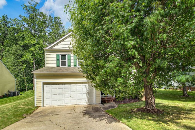 8121 Greywinds Dr, Raleigh, NC 27615