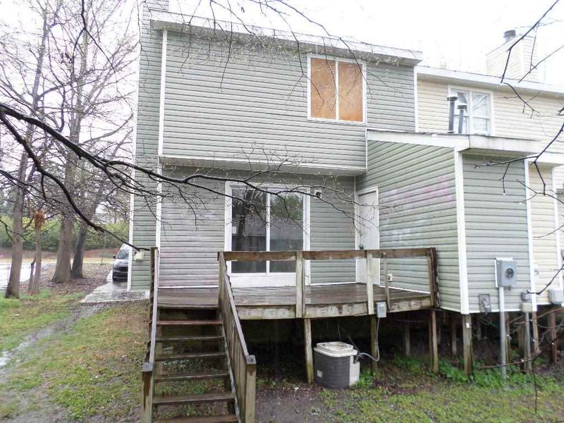 8121 Perry Creek Rd, Raleigh, NC 27616