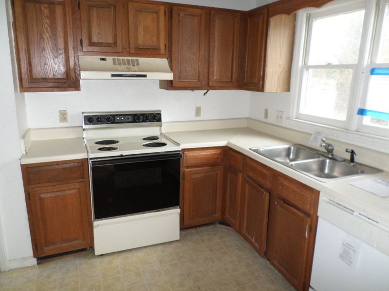8121 Perry Creek Rd, Raleigh, NC 27616