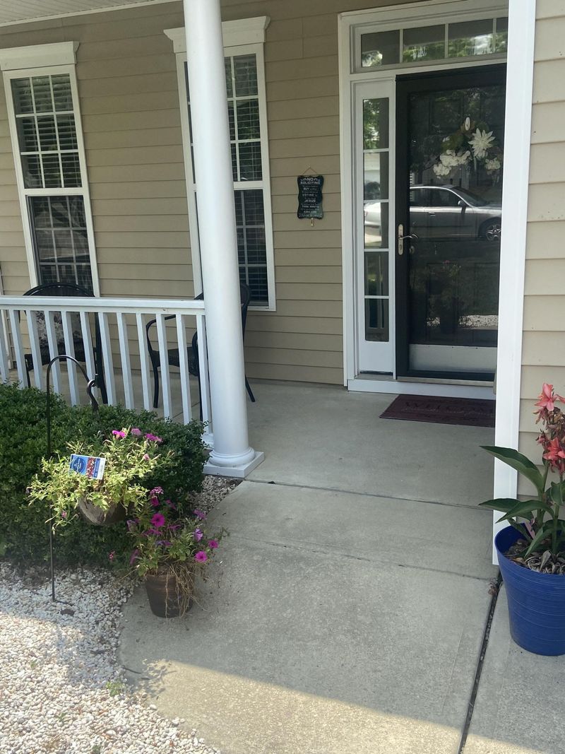 8121 Rolling Glenn Dr, Raleigh, NC 27616