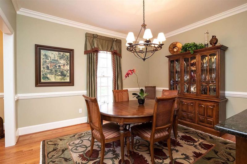 813 Ascot Ln, Raleigh, NC 27615