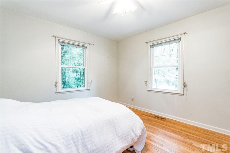 813 Barringer Dr, Raleigh, NC 27606