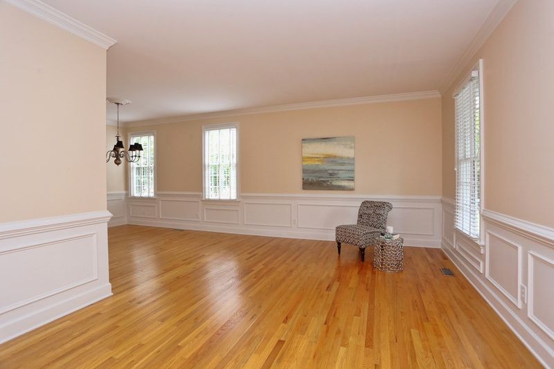 813 Highgrove Dr, Chapel Hill, NC 27516