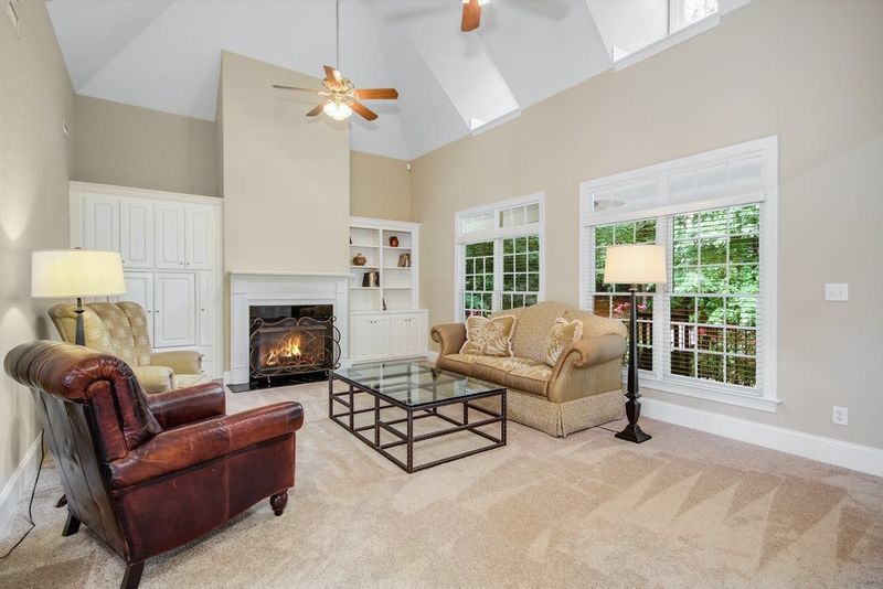 813 Neuse Ridge Dr, Clayton, NC 27527