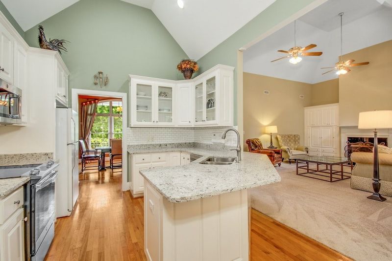 813 Neuse Ridge Dr, Clayton, NC 27527