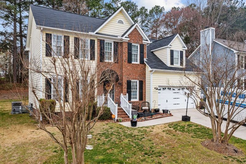 813 Penncross Dr, Raleigh, NC 27610