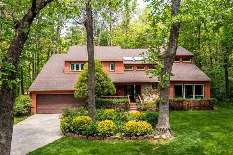 813 Summerwinds Dr, Cary, NC 27518