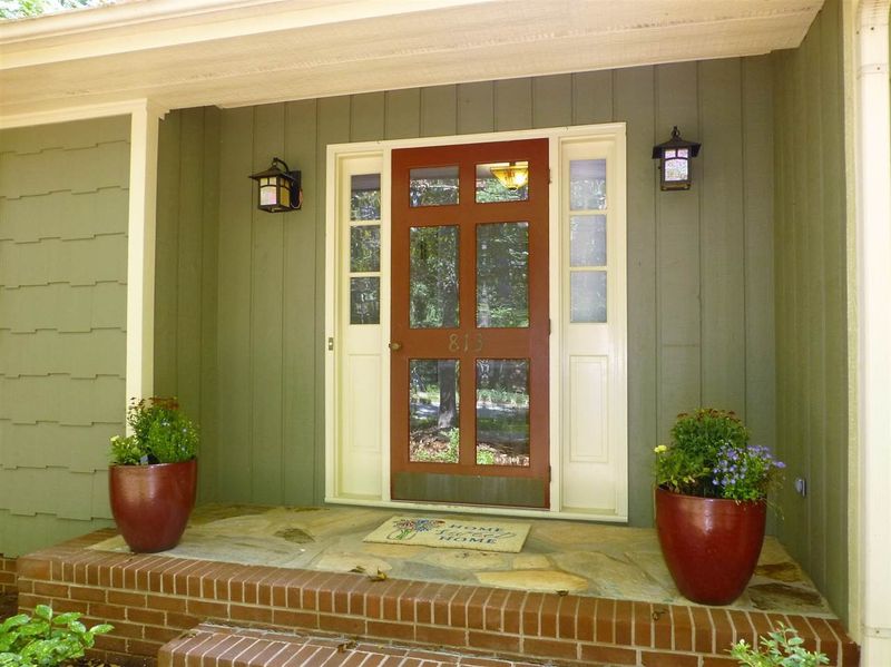 813 Valerie Dr, Raleigh, NC 27606
