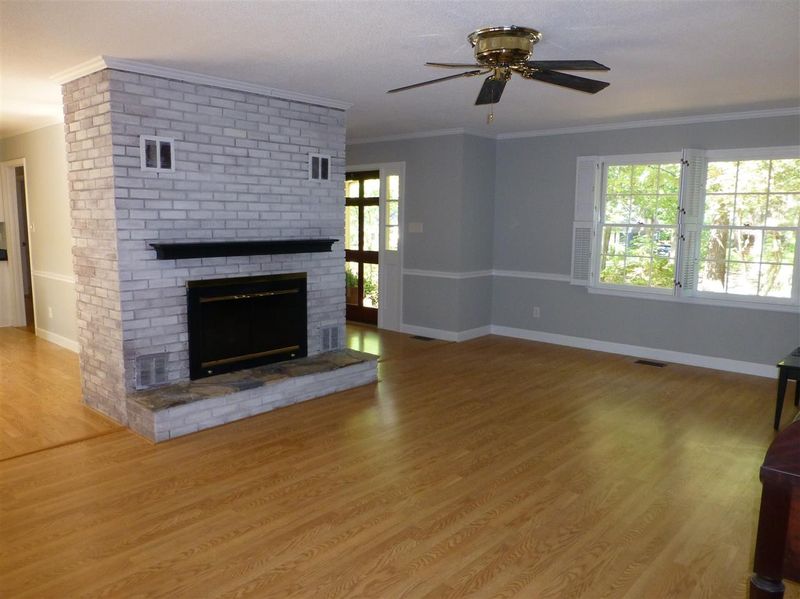 813 Valerie Dr, Raleigh, NC 27606