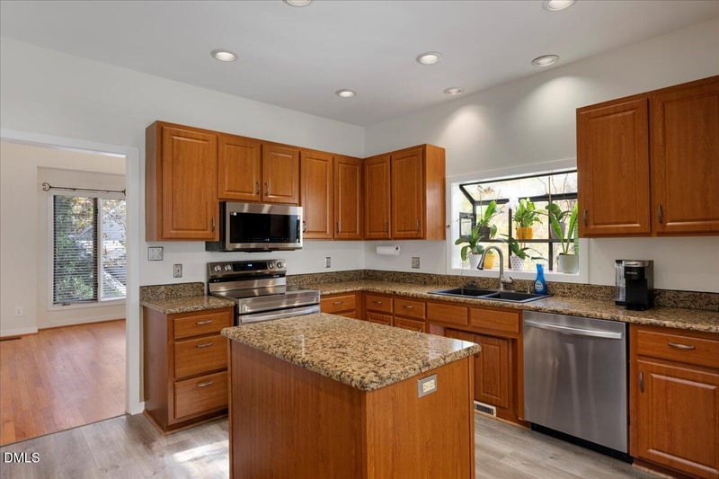 813 Vestavia Woods Dr, Raleigh, NC 27615