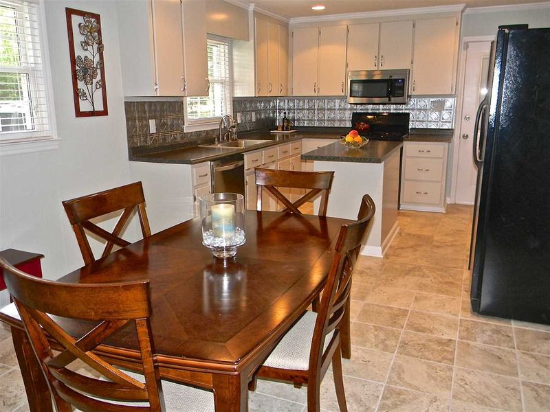 8132 Lakeshore Dr, Garner, NC 27529