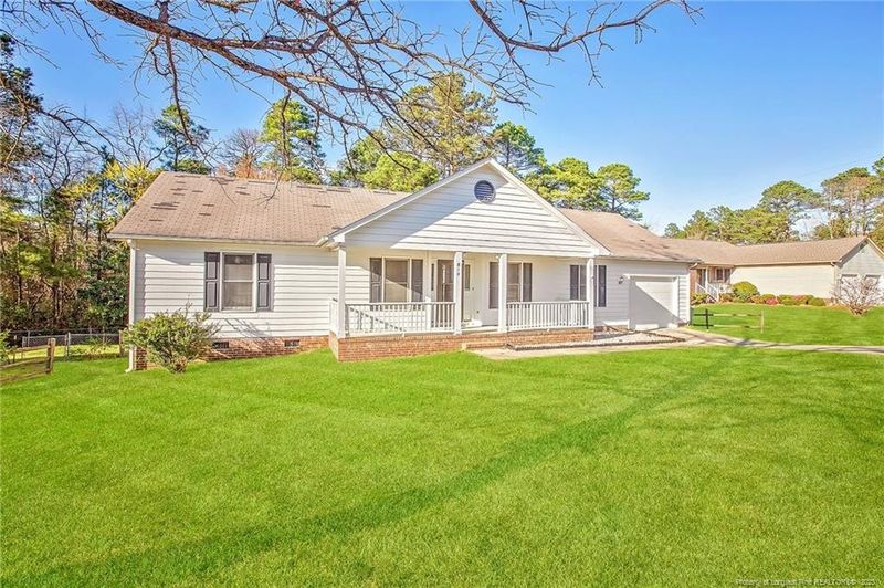 814 Eagle Landing Dr, Hope Mills, NC 28348