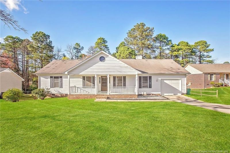 814 Eagle Landing Dr, Hope Mills, NC 28348