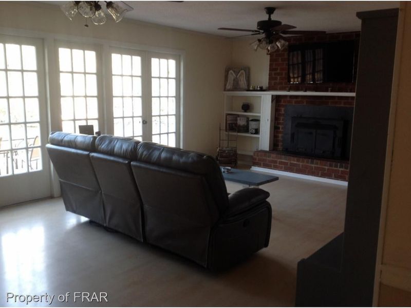 814 S Franklin Dr, Sanford, NC 27330