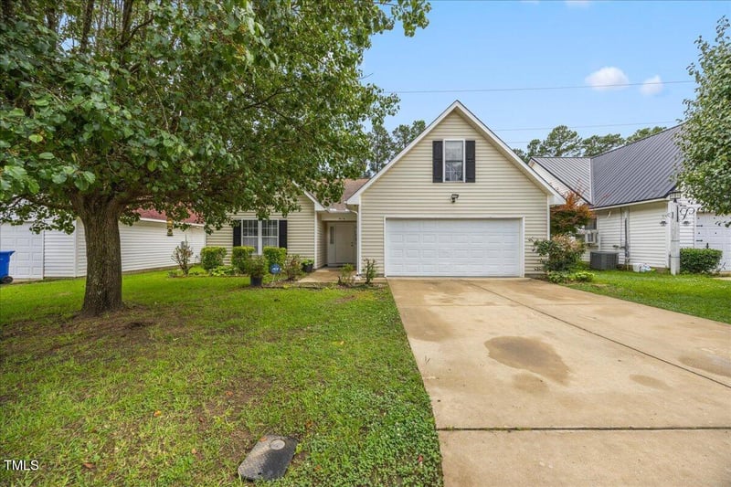 814 Nighthawk Pl, Fayetteville, NC 28314