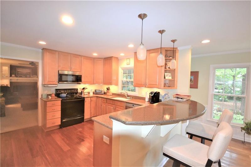 814 Warwick Ct, Burlington, NC 27215