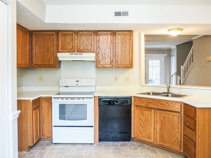 8142 Mcguire Dr, Raleigh, NC 27616
