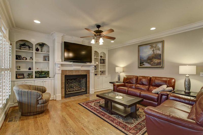 815 Water Hickory Dr, Cary, NC 27519