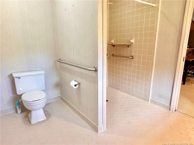815 Whispering Pines Rd, Fayetteville, NC 28311
