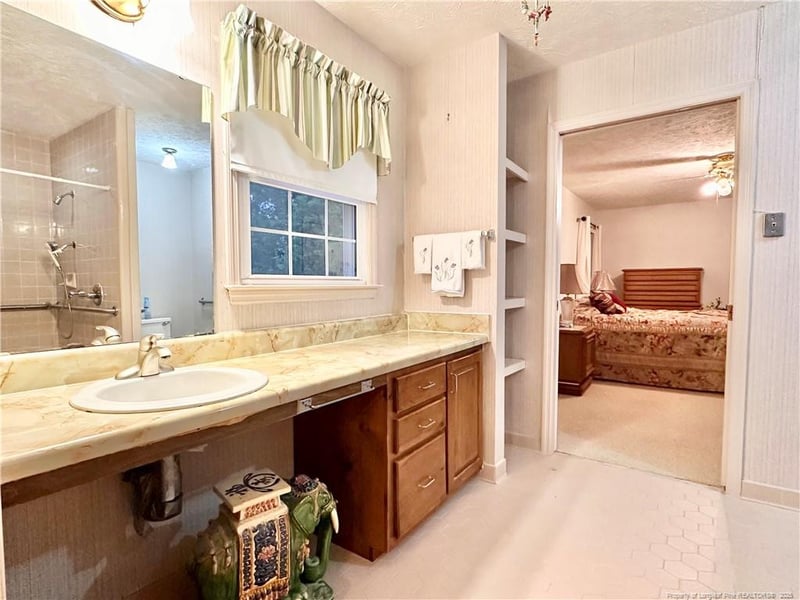 815 Whispering Pines Rd, Fayetteville, NC 28311