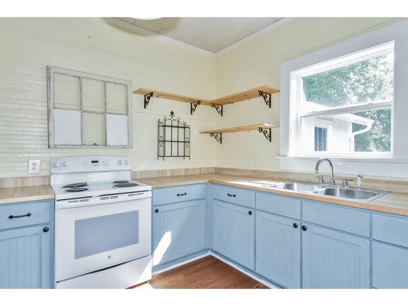 816 W Front St, Burlington, NC 27215