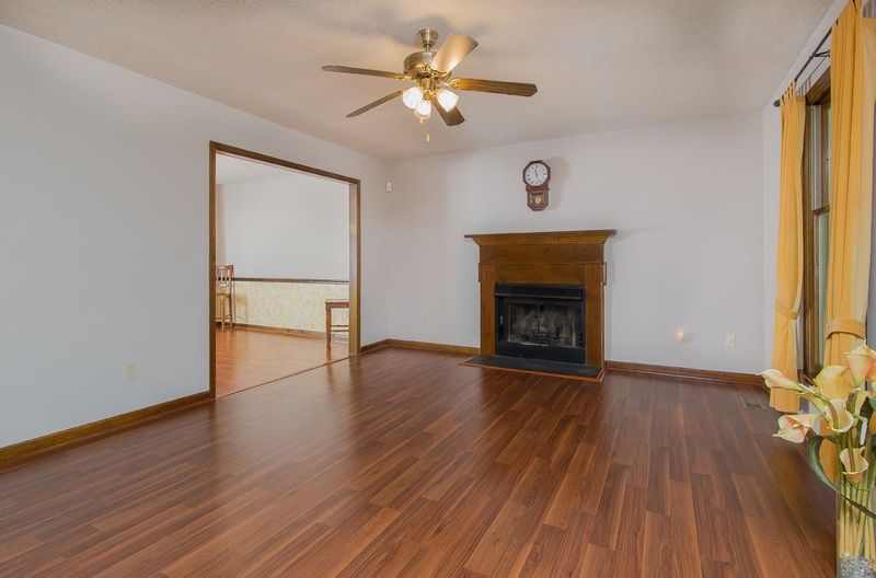 816 Grandview Dr, Durham, NC 27703