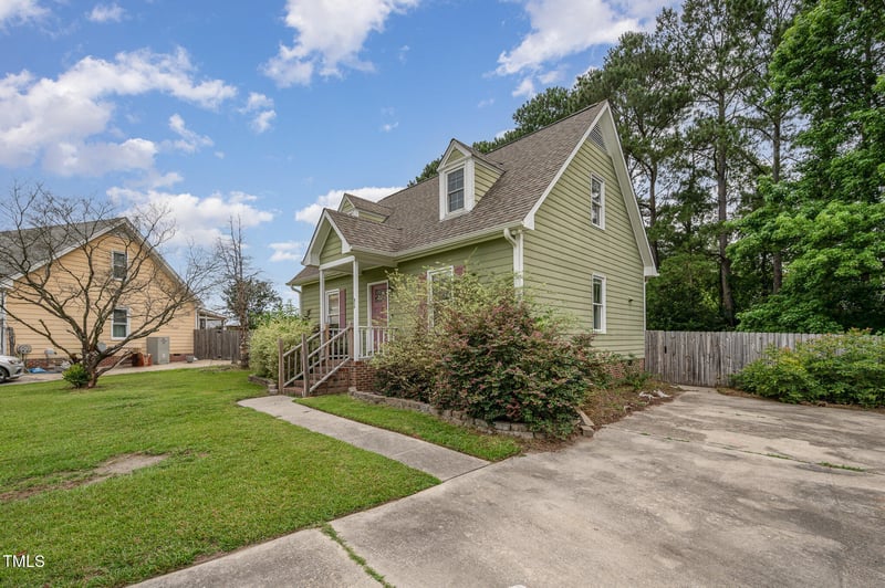 816 Kimpton Ct, Fuquay Varina, NC 27526
