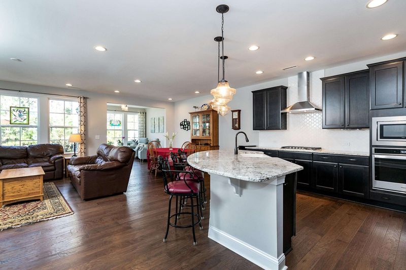 816 Mcginn Manor Ln, Cary, NC 27519