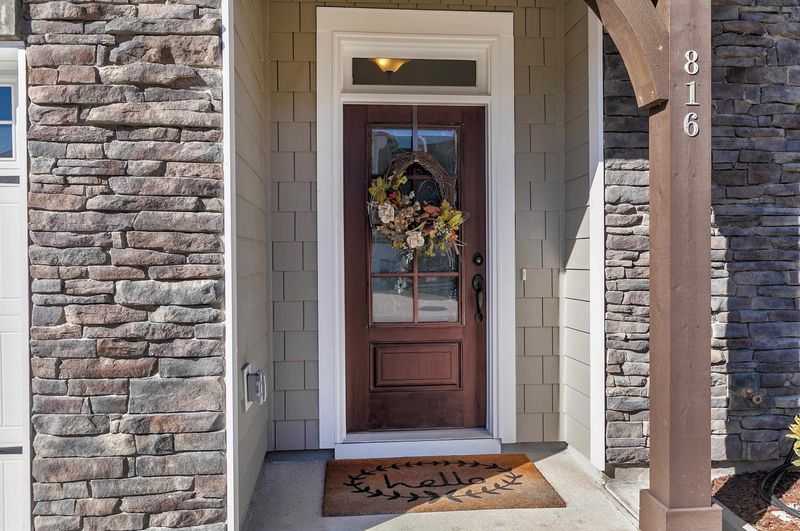 816 Mcginn Manor Ln, Cary, NC 27519