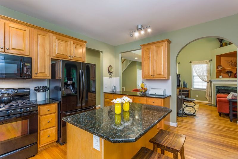 816 Nowell Ridge Rd, Raleigh, NC 27607