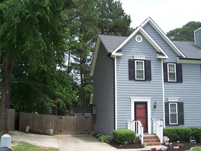 816 Penncross Dr, Raleigh, NC 27610
