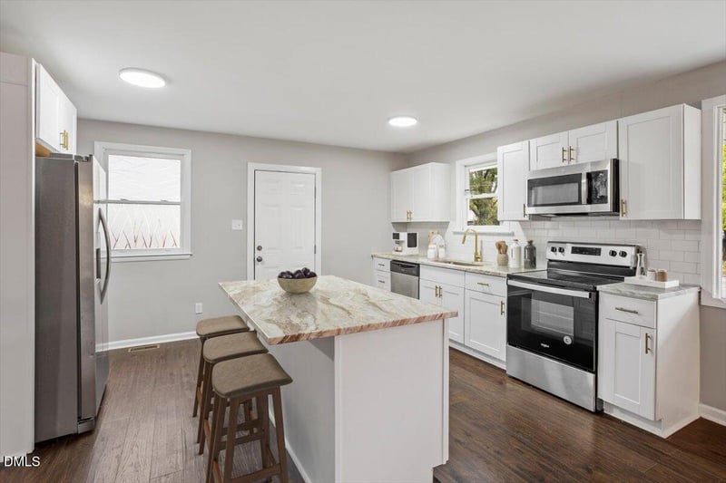 816 Peyton St, Raleigh, NC 27610