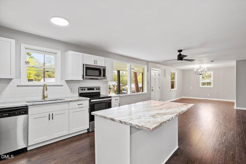 816 Peyton St, Raleigh, NC 27610