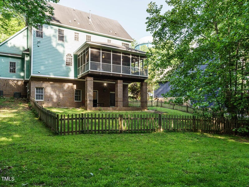 816 Roanoke Dr, Cary, NC 27513