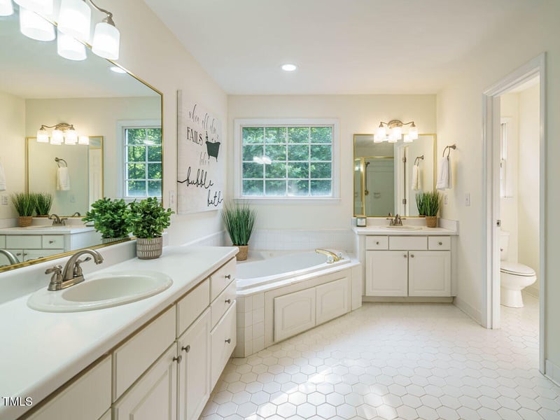 816 Roanoke Dr, Cary, NC 27513