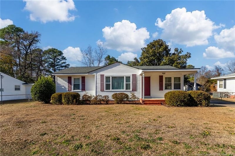 816 Sandalwood Dr, Fayetteville, NC 28304