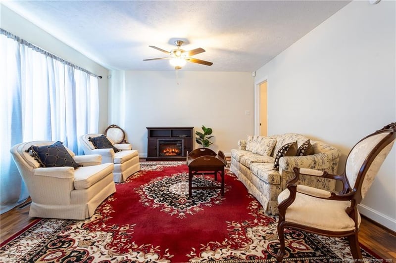 816 Sandalwood Dr, Fayetteville, NC 28304