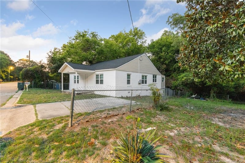 816 Silk Ln, Fayetteville, NC 28301