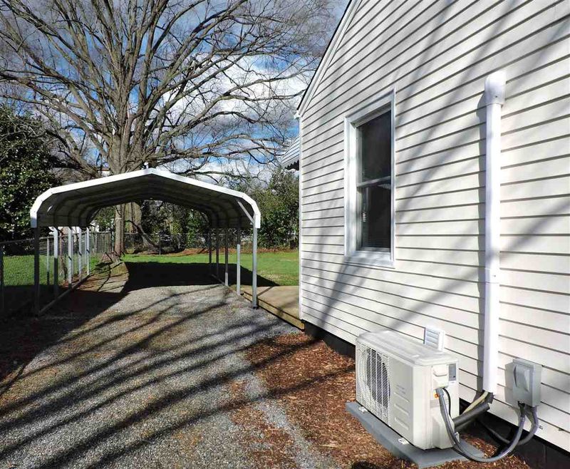 816 Vanderford St, Burlington, NC 27215