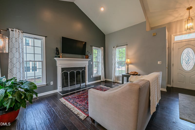 816 White Daisies Ct, Raleigh, NC 27610