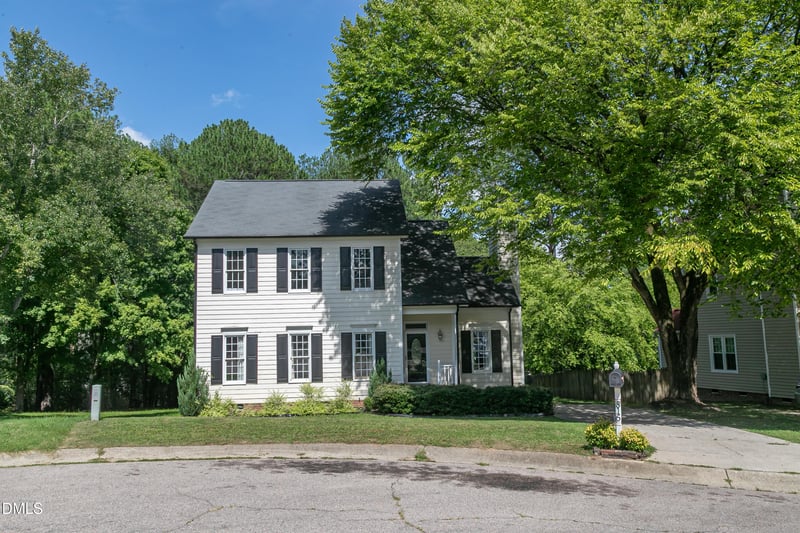 816 White Daisies Ct, Raleigh, NC 27610