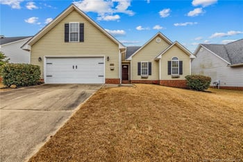 817 Bramblegate Rd, Hope Mills, NC 28348