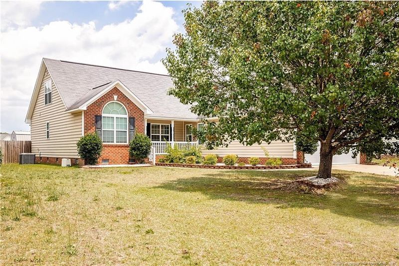 817 Camwheel Dr, Hope Mills, NC 28348