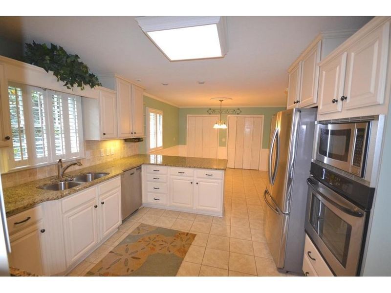 817 Colonial Dr, Burlington, NC 27215