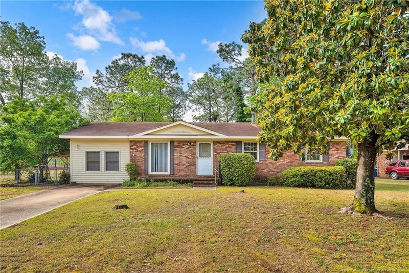 817 Eugene St, Fayetteville, NC 28306