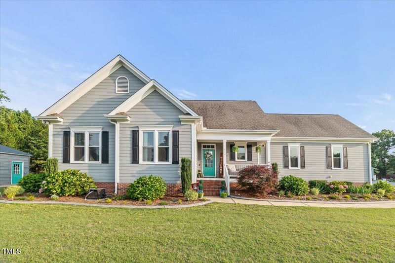 817 Mossy Oak Dr, Fuquay Varina, NC 27526