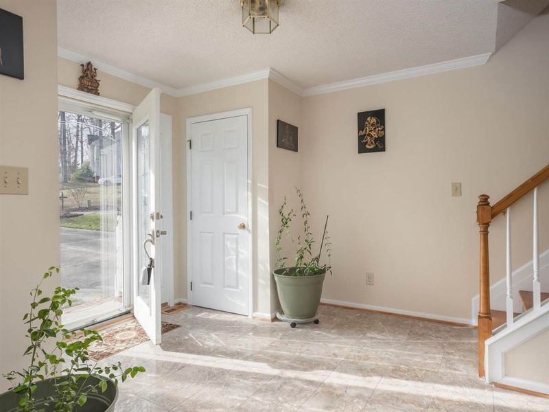 817 Northampton Dr, Cary, NC 27513