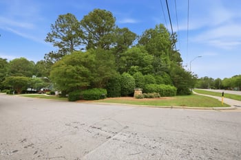 817 Oakhall Dr, Holly Springs, NC 27540