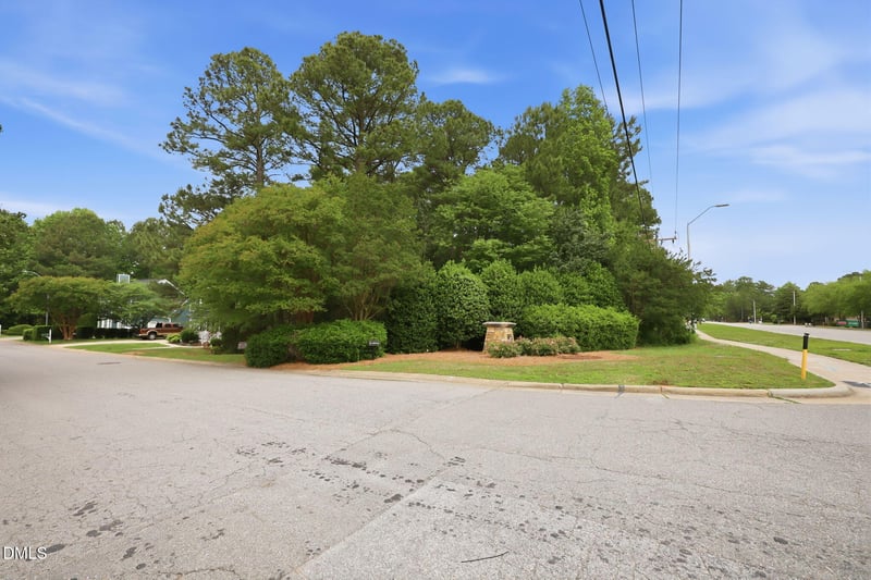 817 Oakhall Dr, Holly Springs, NC 27540