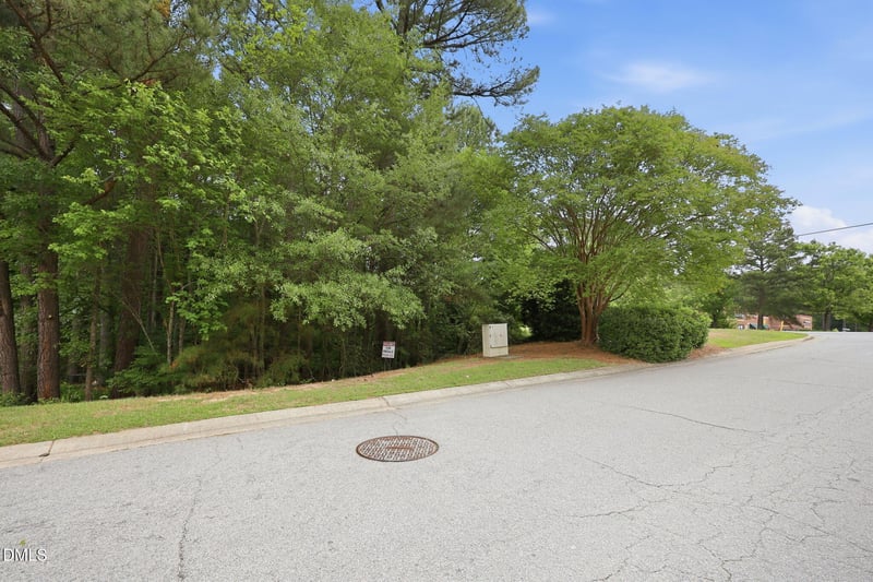 817 Oakhall Dr, Holly Springs, NC 27540